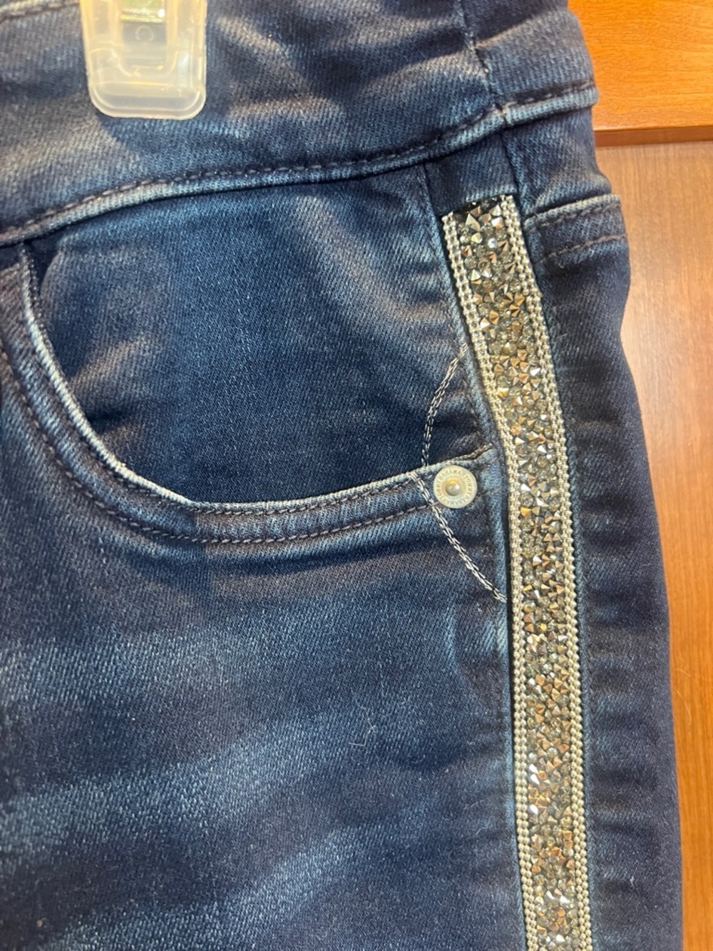 Tommy Bahama Dark Indigo Ankle Jeans with Metallic Side Trim 8x28 - Picture 6 of 10